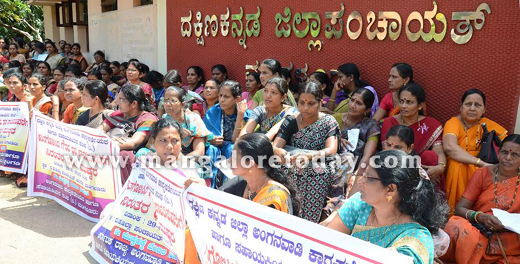 Anganwadi workers demand return of  cut honorarium 3